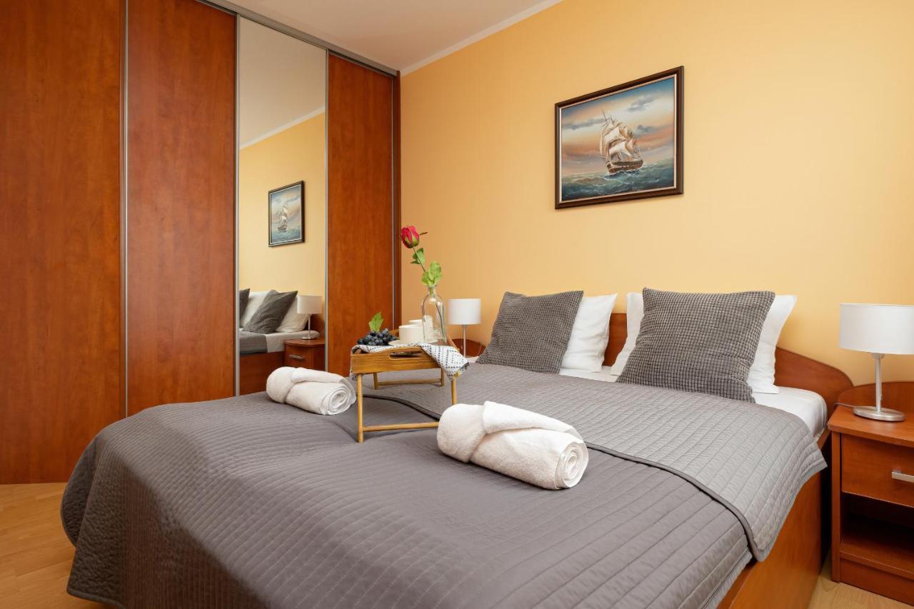 Apartamenty Przy Plazy Reymonta By Noclegi Renters 코워브제크 외부 사진